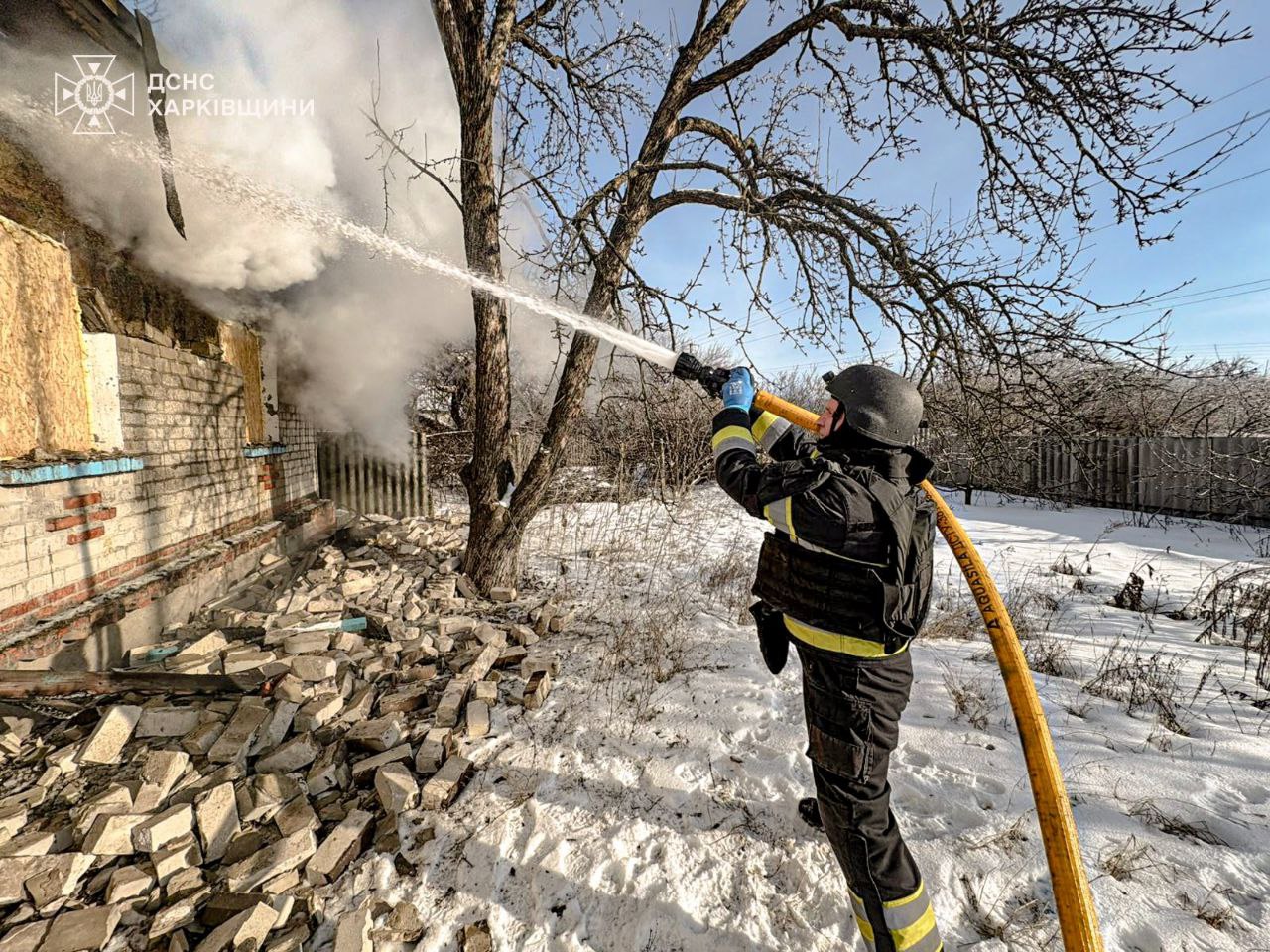 Рятувальники Харківщина загасили спричинену ворожим ударом пожежу