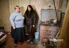 Тепло в домівках харків'ян: як працює одна з програм допомоги самотнім і переселенцям (фото)