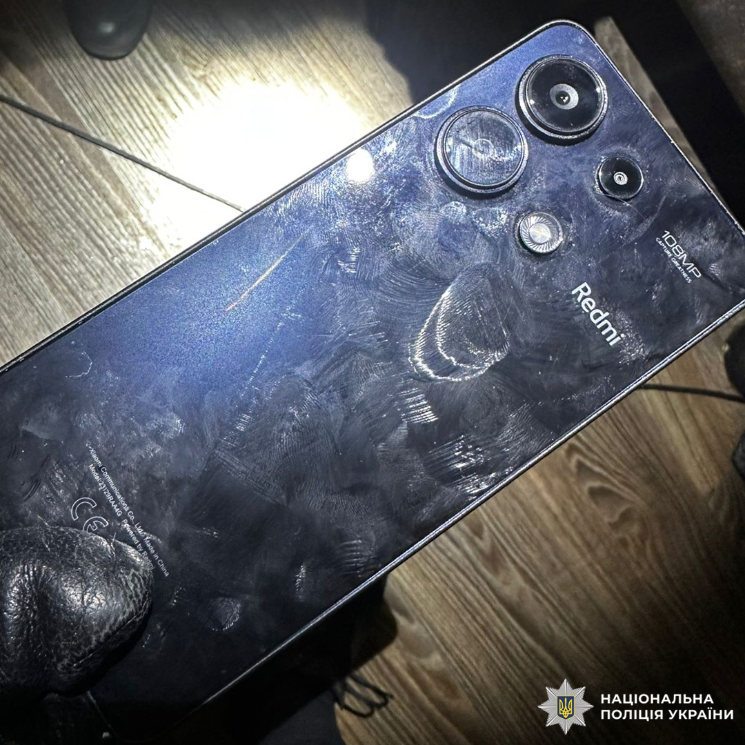 У Харкові зловмисник вирвав із рук у чоловіка телефон