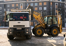 У Харкові комунальники продовжують очищати вулиці від снігу і льоду (фото)