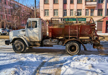 У Харкові комунальники продовжують очищати вулиці від снігу і льоду (фото)