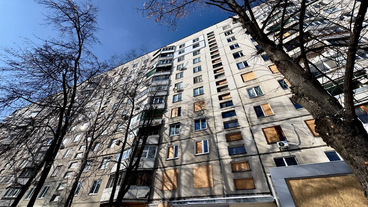 У Харкові відновляють постраждалий від уарів ворога багатоквартирний будинок