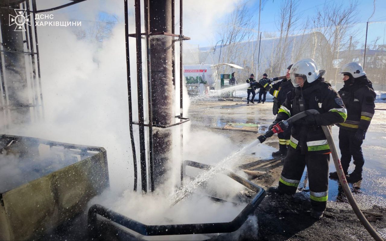 У Харківській області ворожий безпілотник атакував АЗС