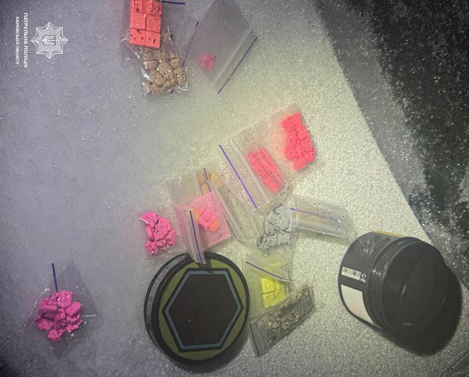 Патрульні затримали жінку з наркотиками у Харкові