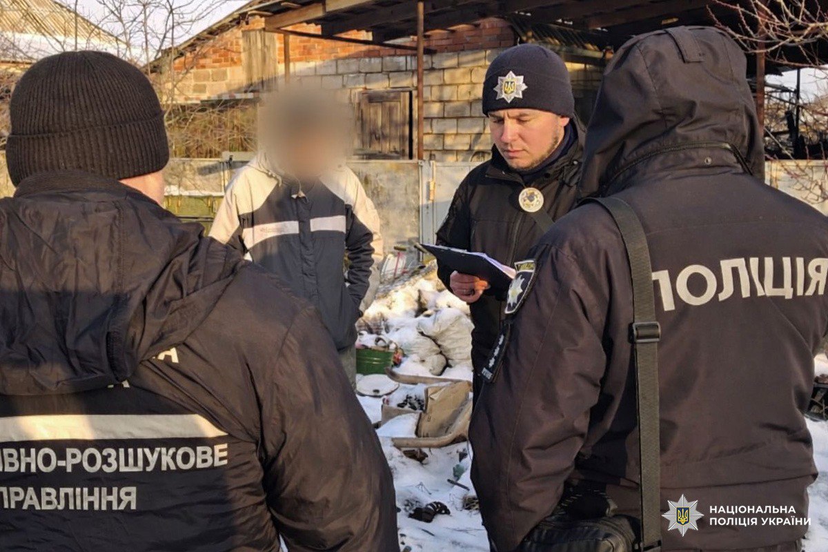 Арсенал у власному домі: поліція вилучила сотні набоїв та гранати в мешканця Харківщини