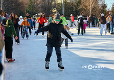 Як працює муніципальна ковзанка у Харкові (фото)