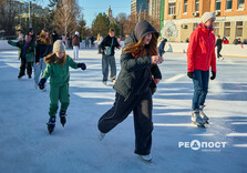 Як працює муніципальна ковзанка у Харкові (фото)