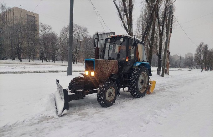 Новини Харкова: 1,8 тисячі комунальників прибирають сніг