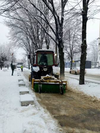 Новини Харкова: прибирання парків і скверів від снігу