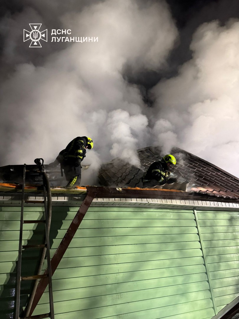 У будинку на Харківщині гасили пожежу