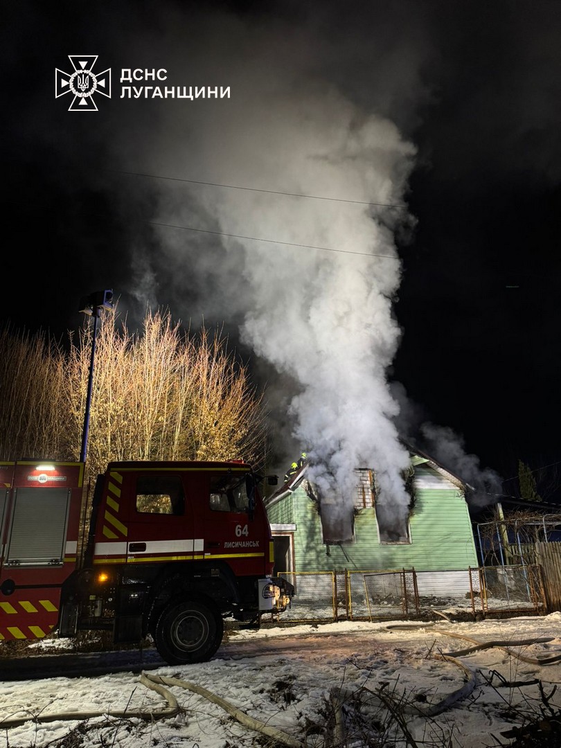 У будинку на Харківщині гасили пожежу