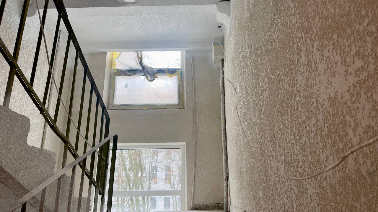 Триває відновлення постраждалого будинку по вулиці Бучми: Новини Харкова