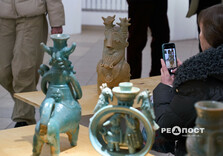 У Харкові відкрилася виставка "ПЕТРО МОСЬ. Кераміка. Графіка" (фото)