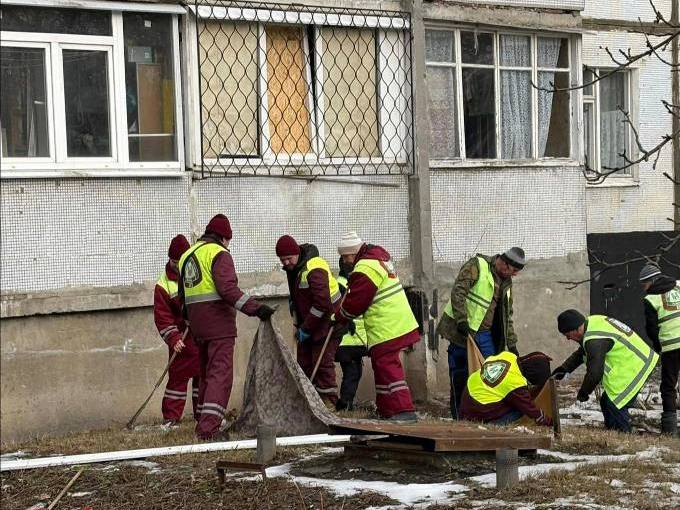 Новини Харкова: комунальники усувають наслідки обстрілів