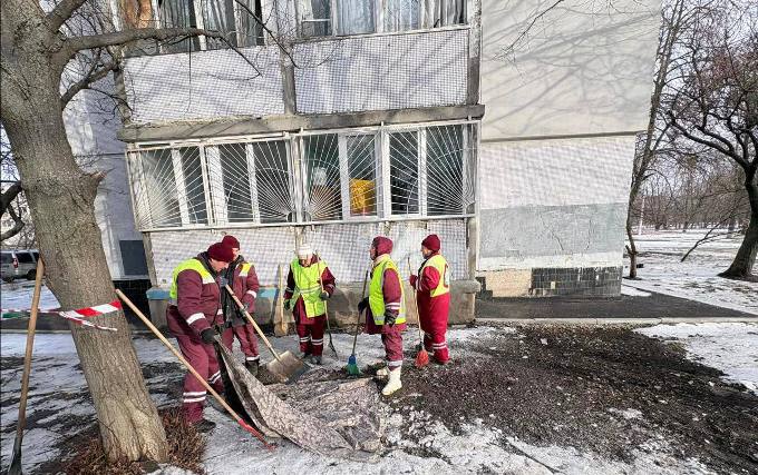 Новини Харкова: комунальники усувають наслідки обстрілів