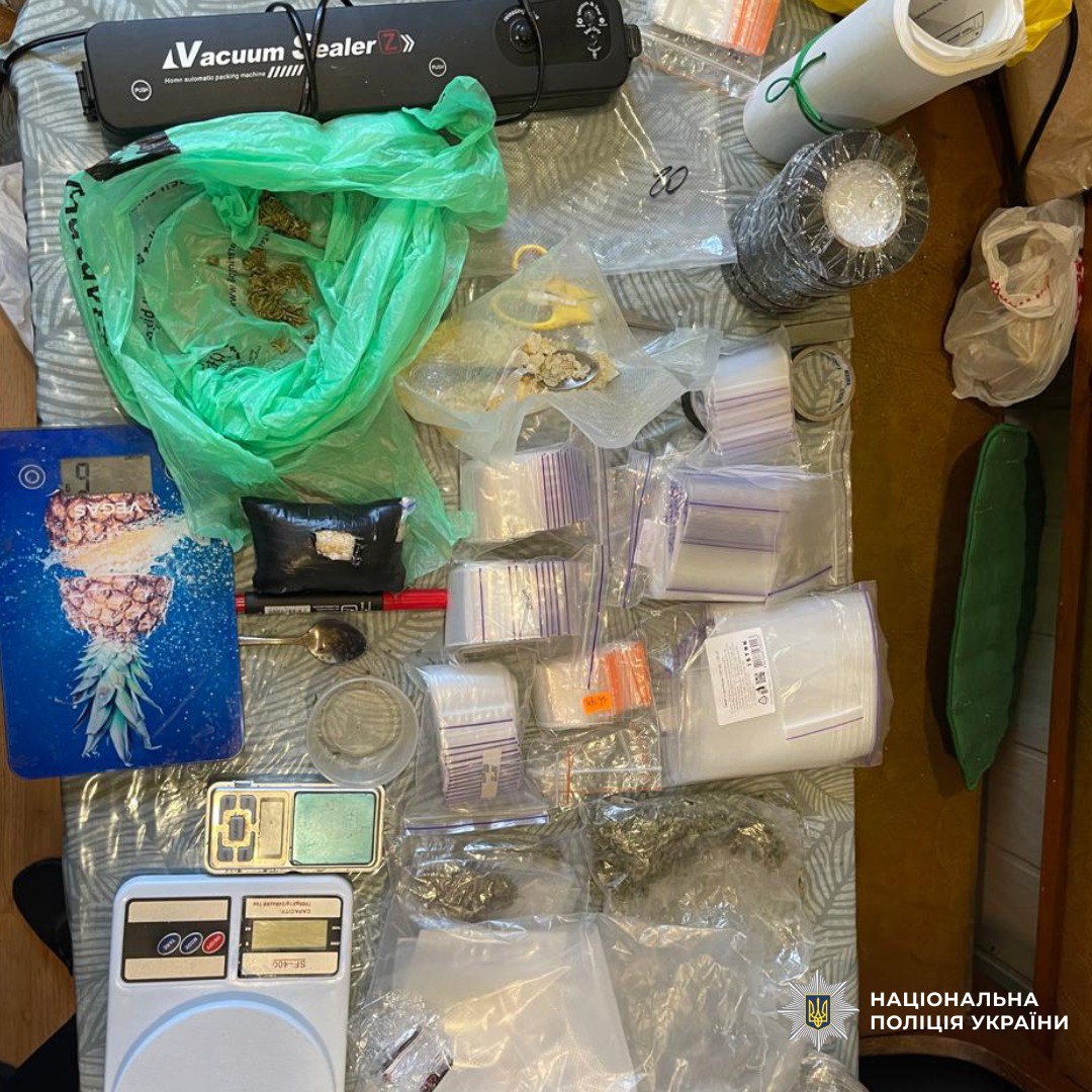 Отримають вирок організатори банди у Харкові, які виготовляли та розповсюджували наркотики на мільйони гривень