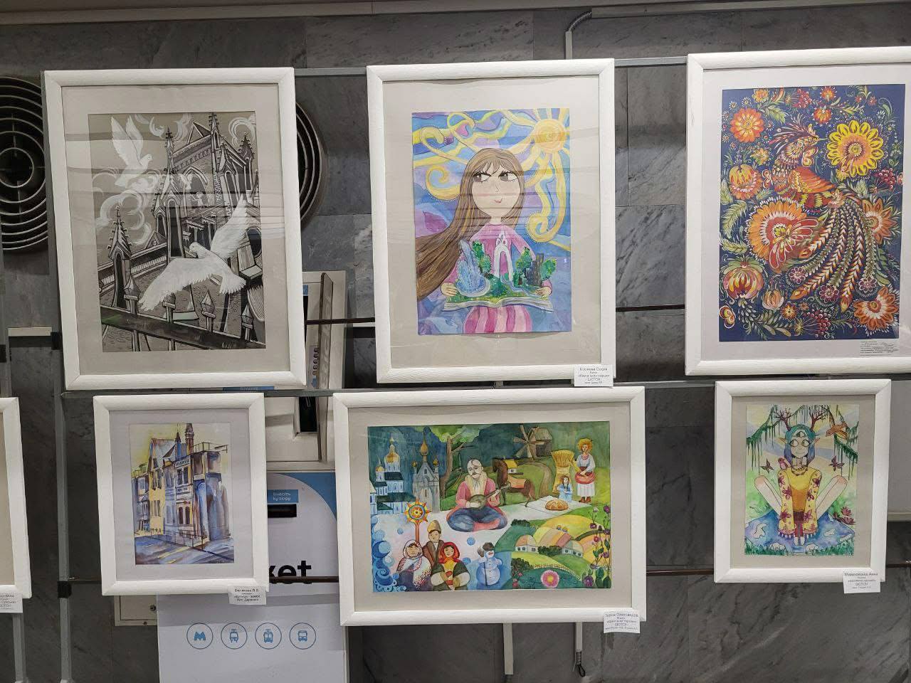 У Харкові на станціях метро відбуваються виставки художніх робіт