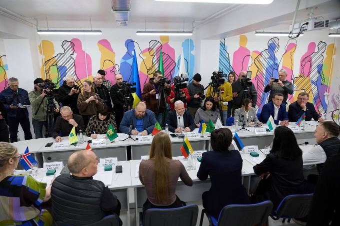 Посли NB8 відвідали Харків єдиною делегацією