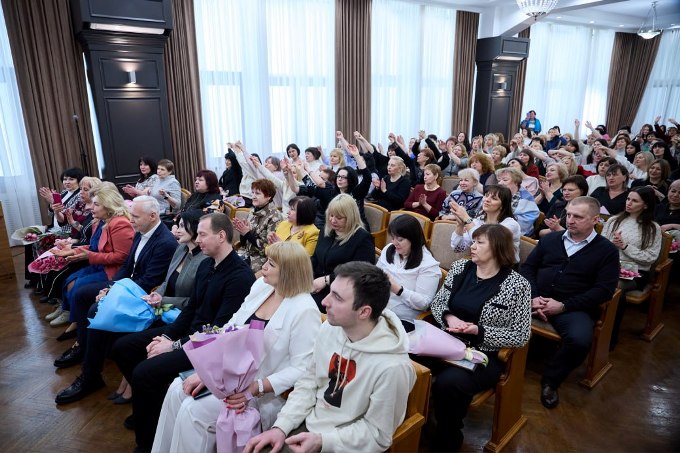 Новини Харкова: Терехов привітав працівниць ПФУ