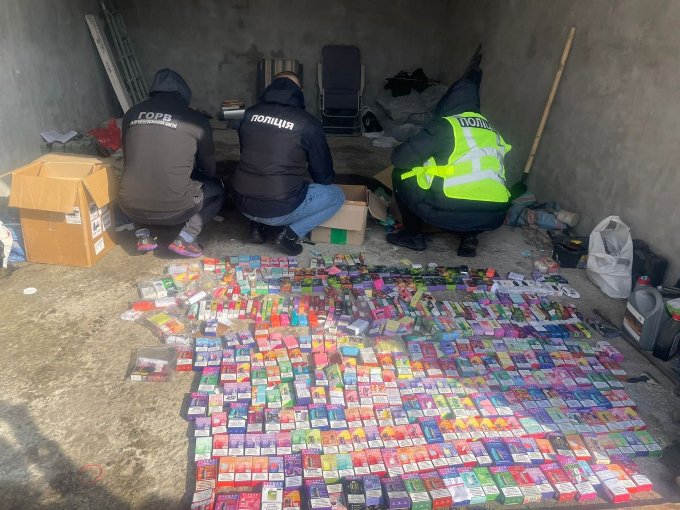 Новини Харкова: викрили схему незаконного продажу електронних сигарет