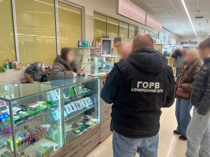 Новини Харкова: викрили схему незаконного продажу електронних сигарет