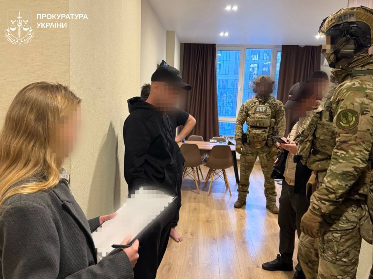 Перевертні в погонах та фейкові облави: у Харкові судитимуть банду, що вибивала гроші у наркозалежних