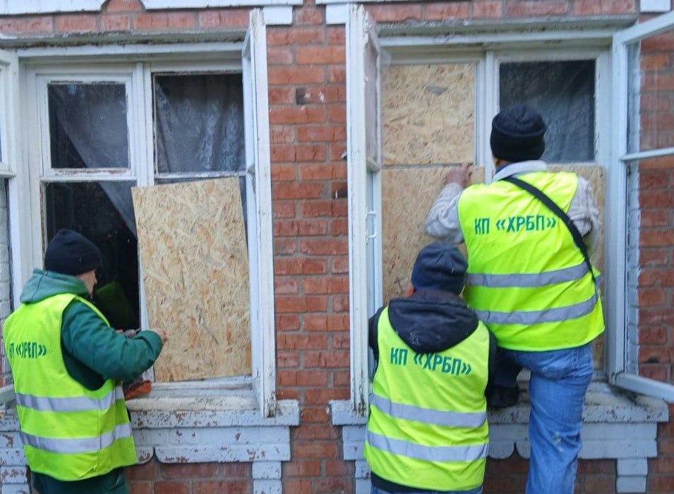 Харківські комунальники усунули наслідки нічної атаки БпЛА