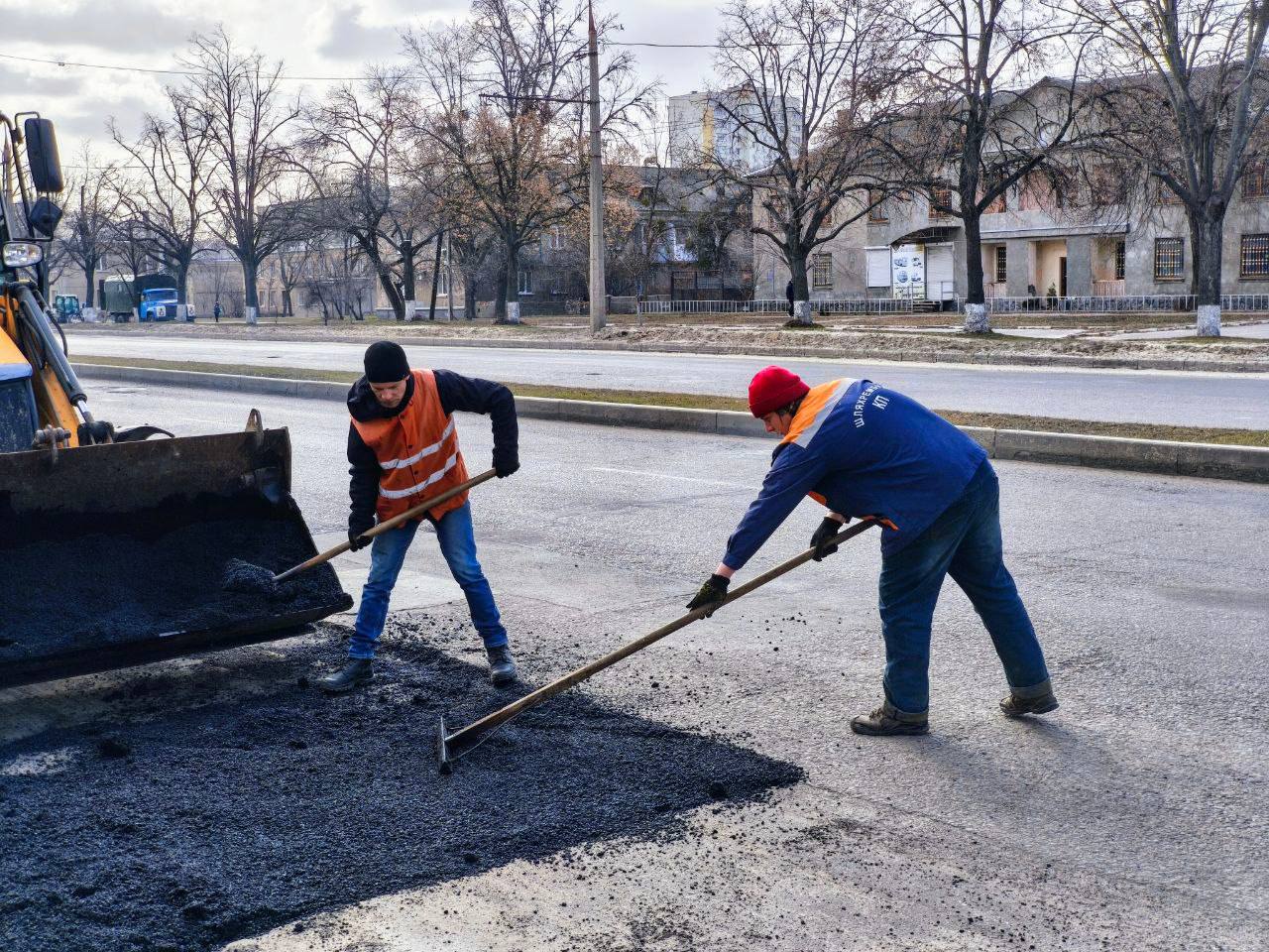 Дорожники Харкова продовжують масштабні ремонтні роботи на вулицях міста (фото)