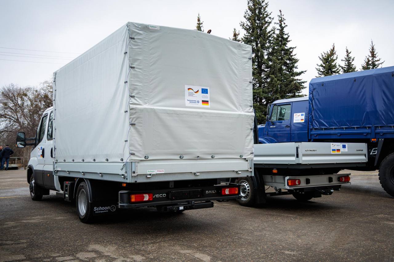 Прифронтові громади Харківщини отримали спецтехніку від Німеччини