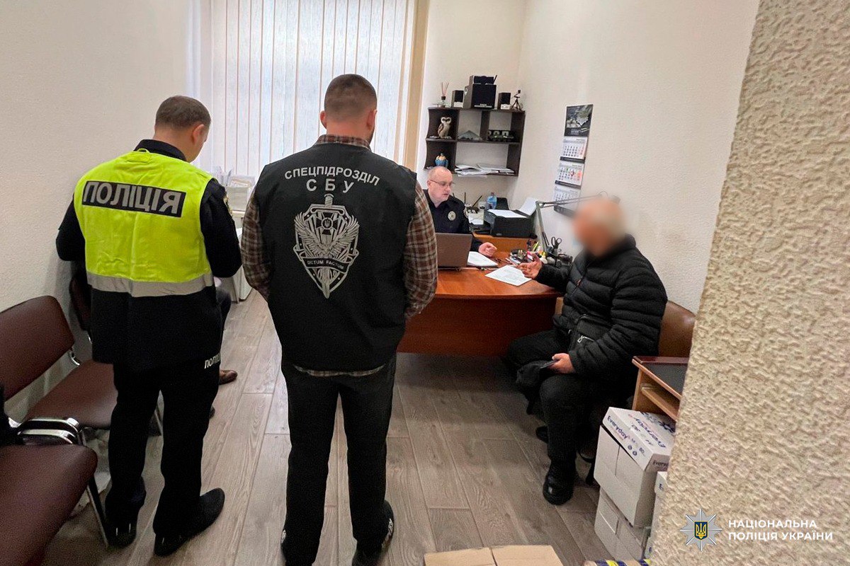 Фейкові діагнози та «квитки» за кордон: на Харківщині викрили колишнього голову ВЛК