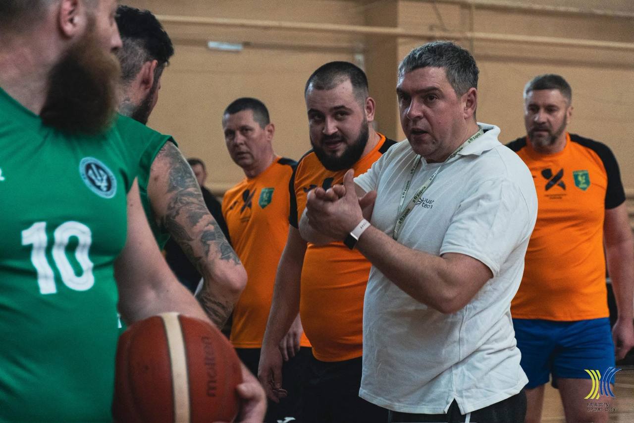 У Харкові ветерани, патрульні та військові зійшлися у запеклому баскетбольному турнірі