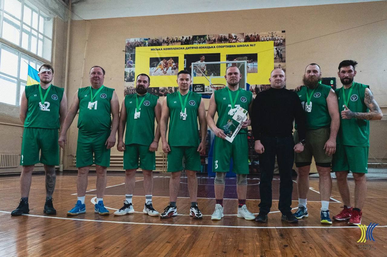 У Харкові ветерани, патрульні та військові зійшлися у запеклому баскетбольному турнірі