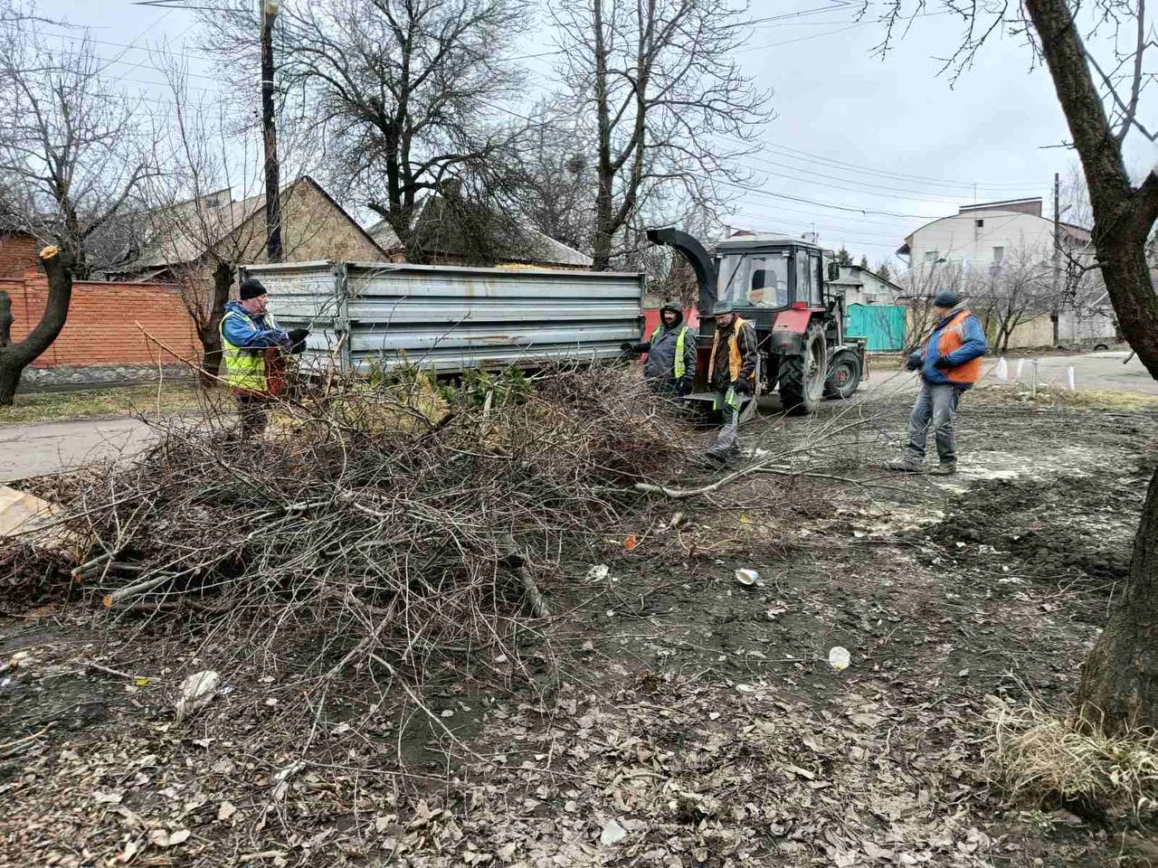Вивезли тисячі кубометрів гілля комунальники міста: Новини Харкова