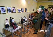 Знакових історичних особистостей Харкова відтепер можна побачити в образі ляльок (фото)