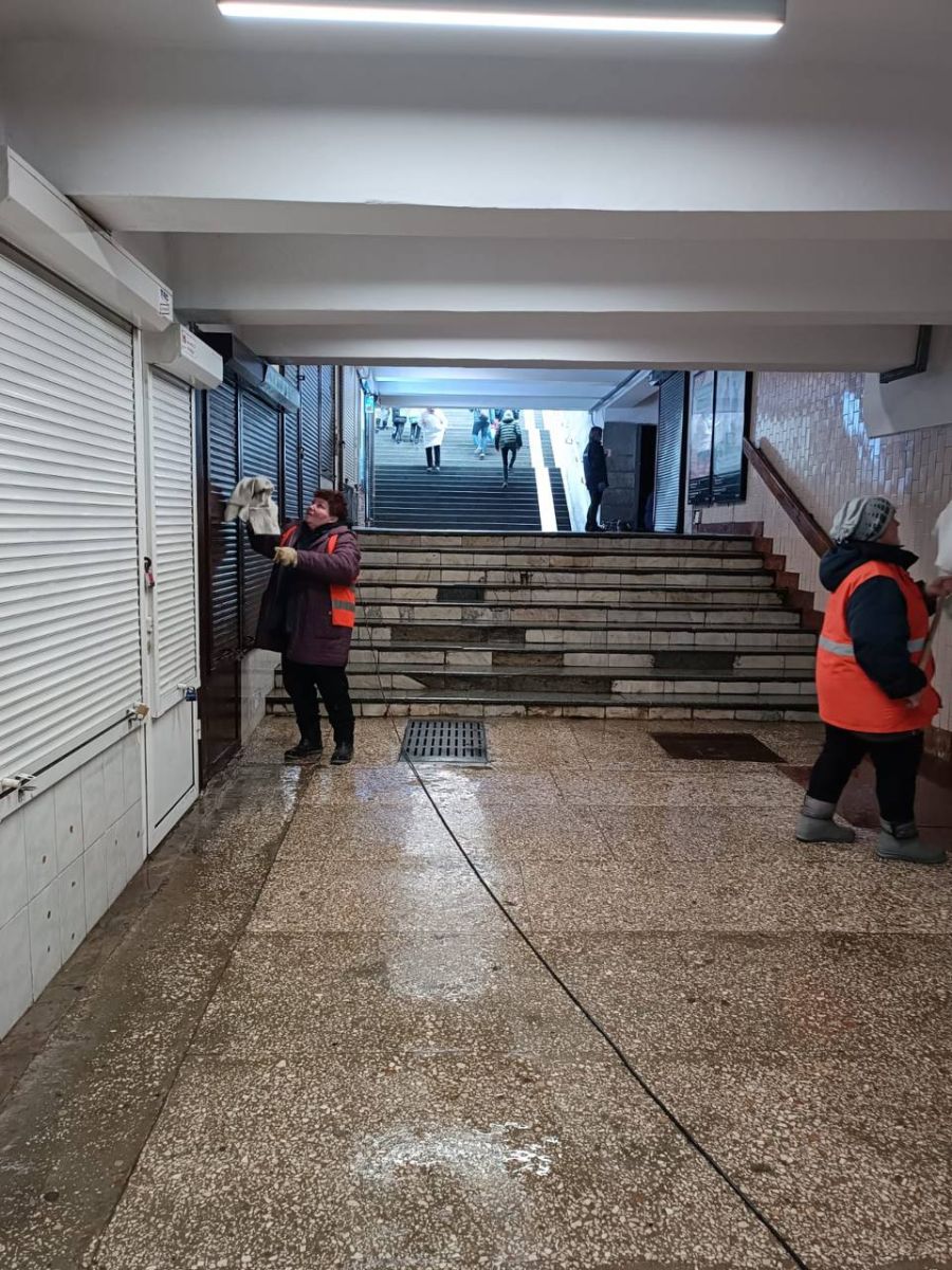 Благоустрій і прибирання: у переходах метро Харкова ведуться роботи (фото)