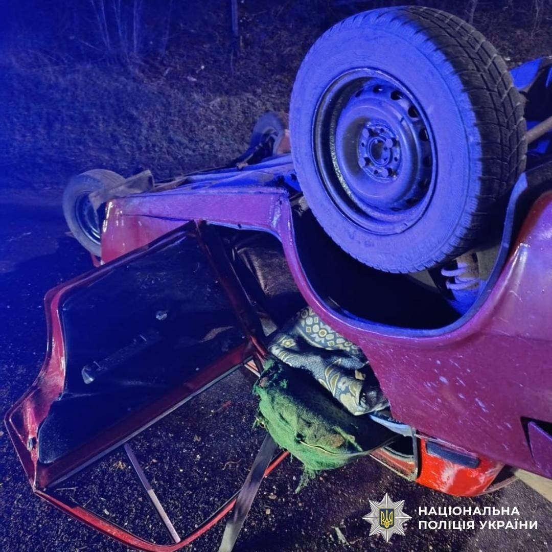 Атакували поліцейських молодики після ДТП з перекиданням та втечі водія: Новини Харкова