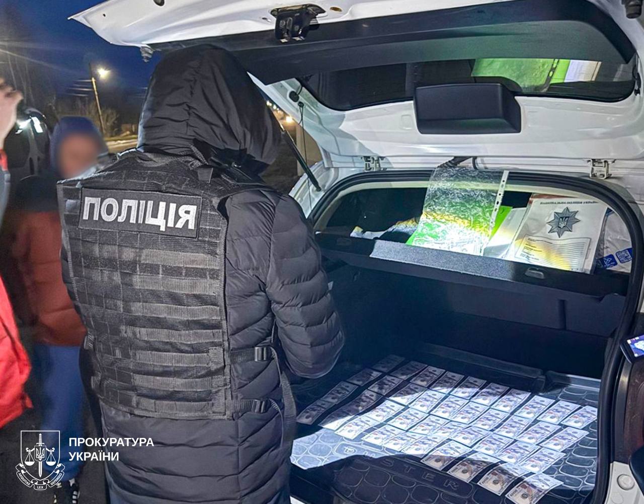 46-річний мешканець Харківщини організував схему «броні» від мобілізації за $9500