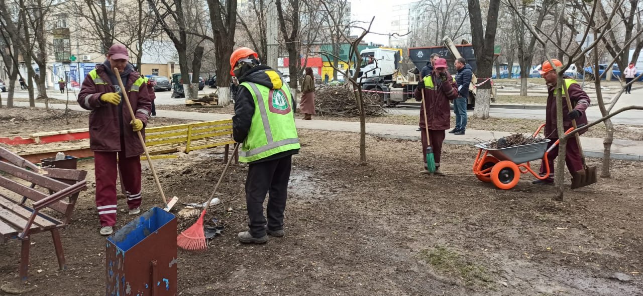 У Харкові триває ліквідація наслідків ворожої атаки безпілотниками