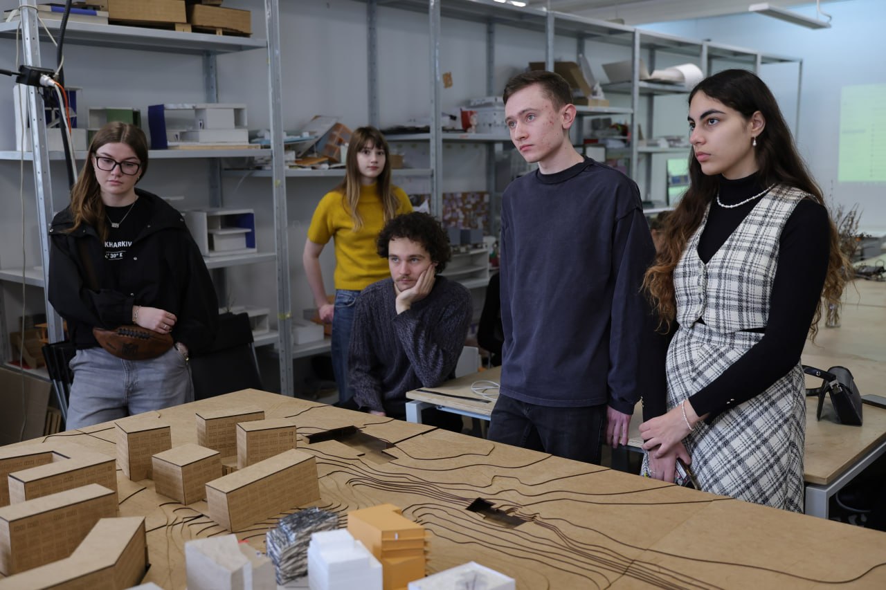 Ігор Терехов обговорив відновлення міста зі студентами Харківської школи архітектури