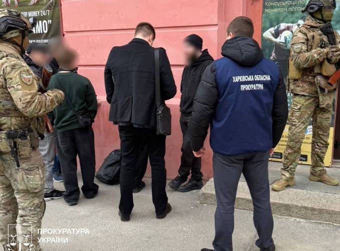 Новини Харкова: Бармен організував втечу за кордон за $17 тисяч