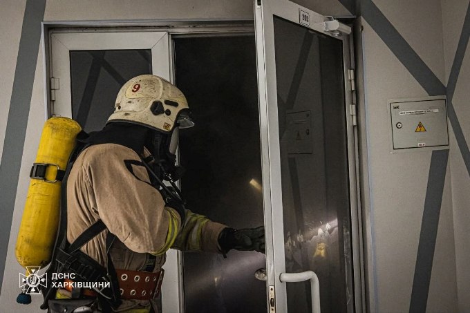 Новини Харкова: пожежа в адмінбудівлі ліквідована