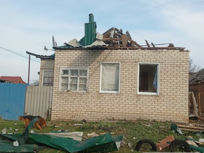 На фото – наслідки вчорашньої атаки в селі Дубівка.