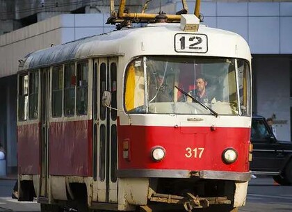 Харківські трамваї та тролейбуси повернулися на звичайні маршрути