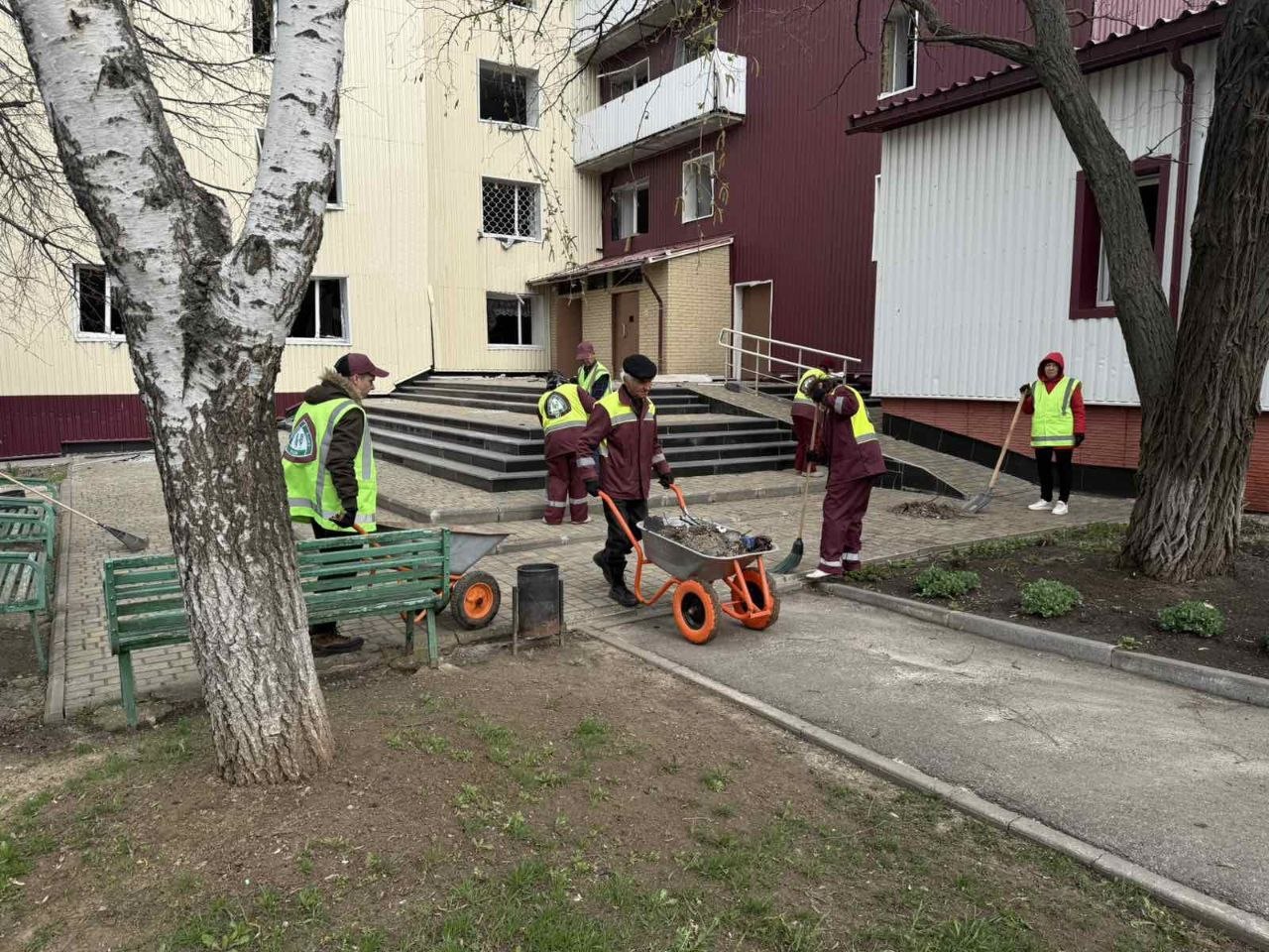 Ліквідовують наслідки чергової атаки ворога дорожники: Новини Харкова