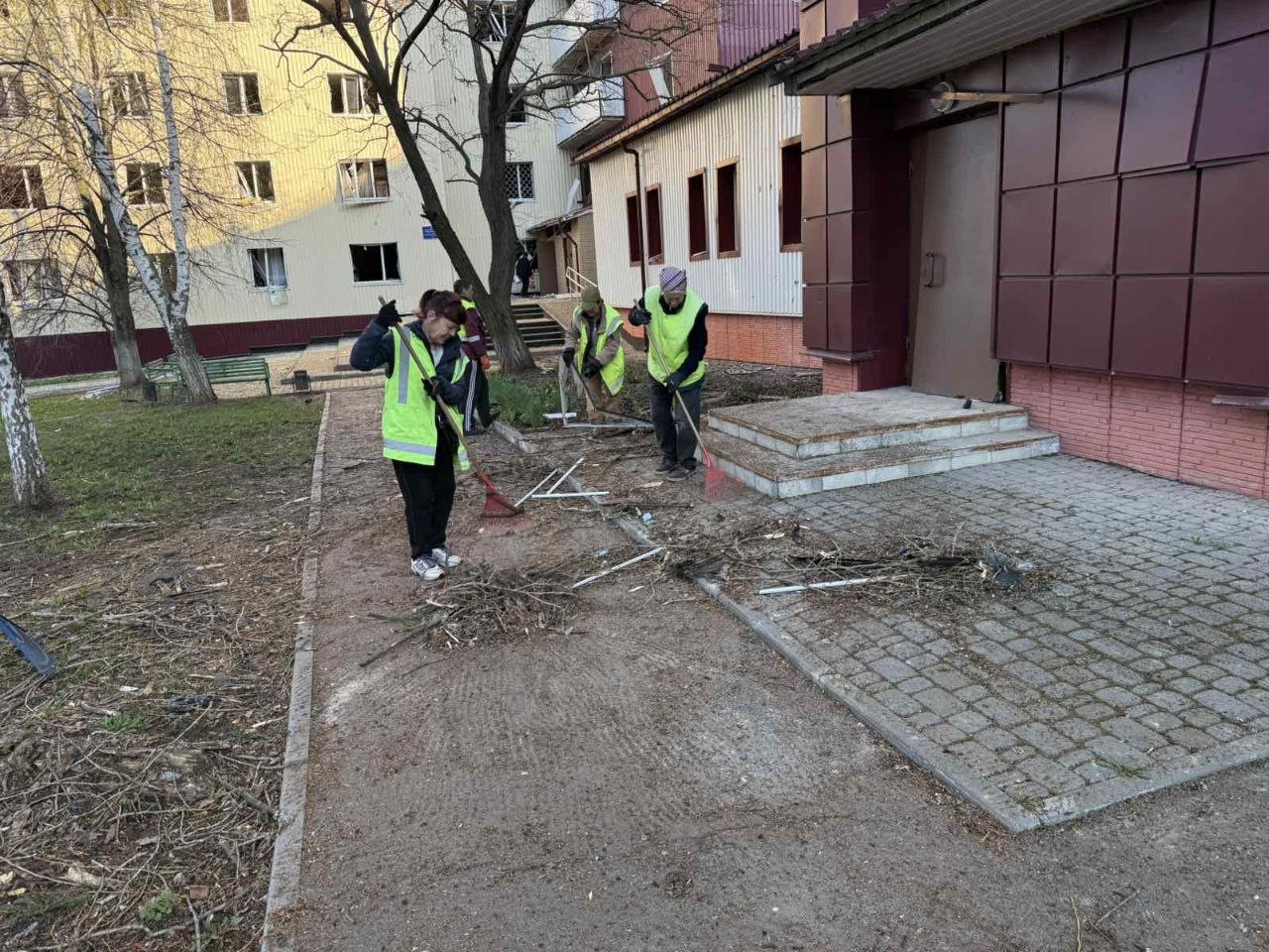 Ліквідовують наслідки чергової атаки ворога дорожники: Новини Харкова