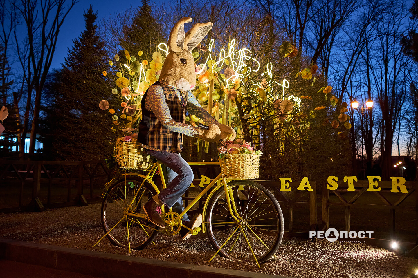 Сад Шевченко у Харкові недільного вечора (фото)