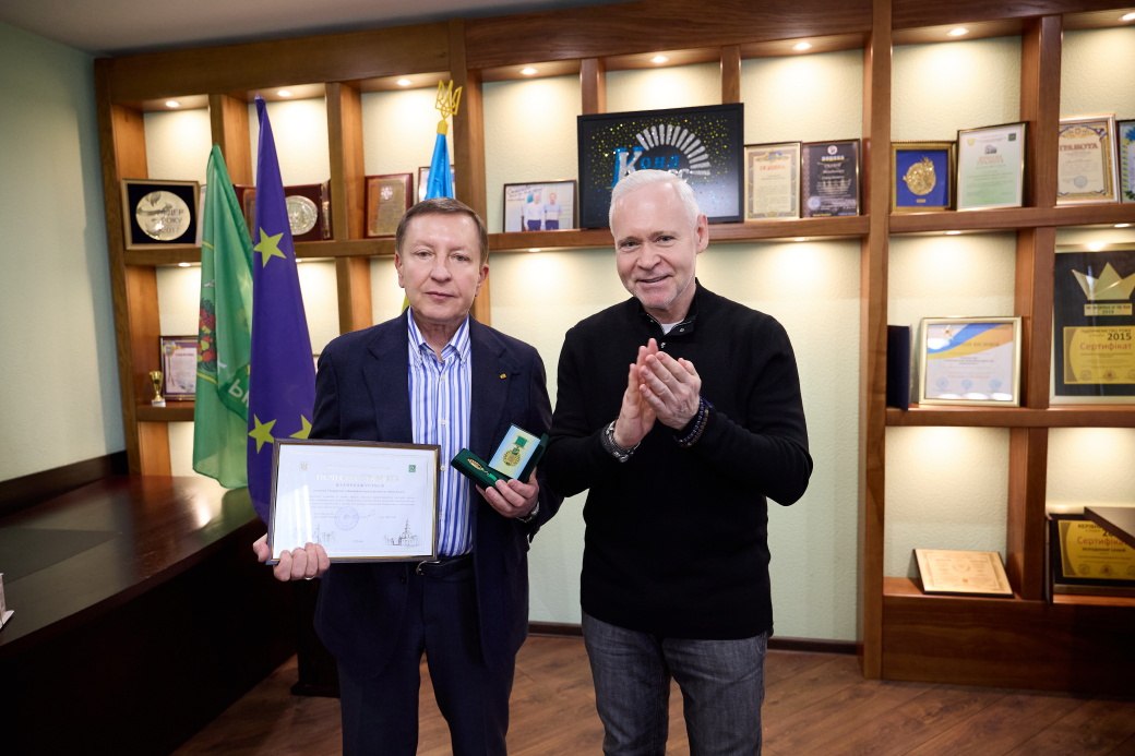 Ігор Терехов нагородив колектив кондитерської фабрики "Конд-Класс" з нагоди 25-річчя