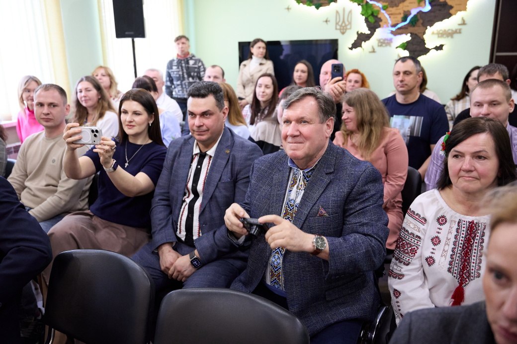 Ігор Терехов нагородив колектив кондитерської фабрики "Конд-Класс" з нагоди 25-річчя