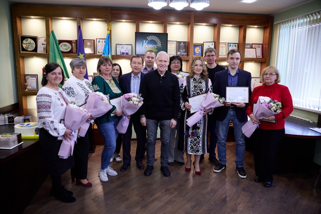 Ігор Терехов нагородив колектив кондитерської фабрики "Конд-Класс" з нагоди 25-річчя