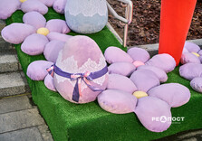 Харків'яни фотографуються на новій великодній фотозоні (фото)